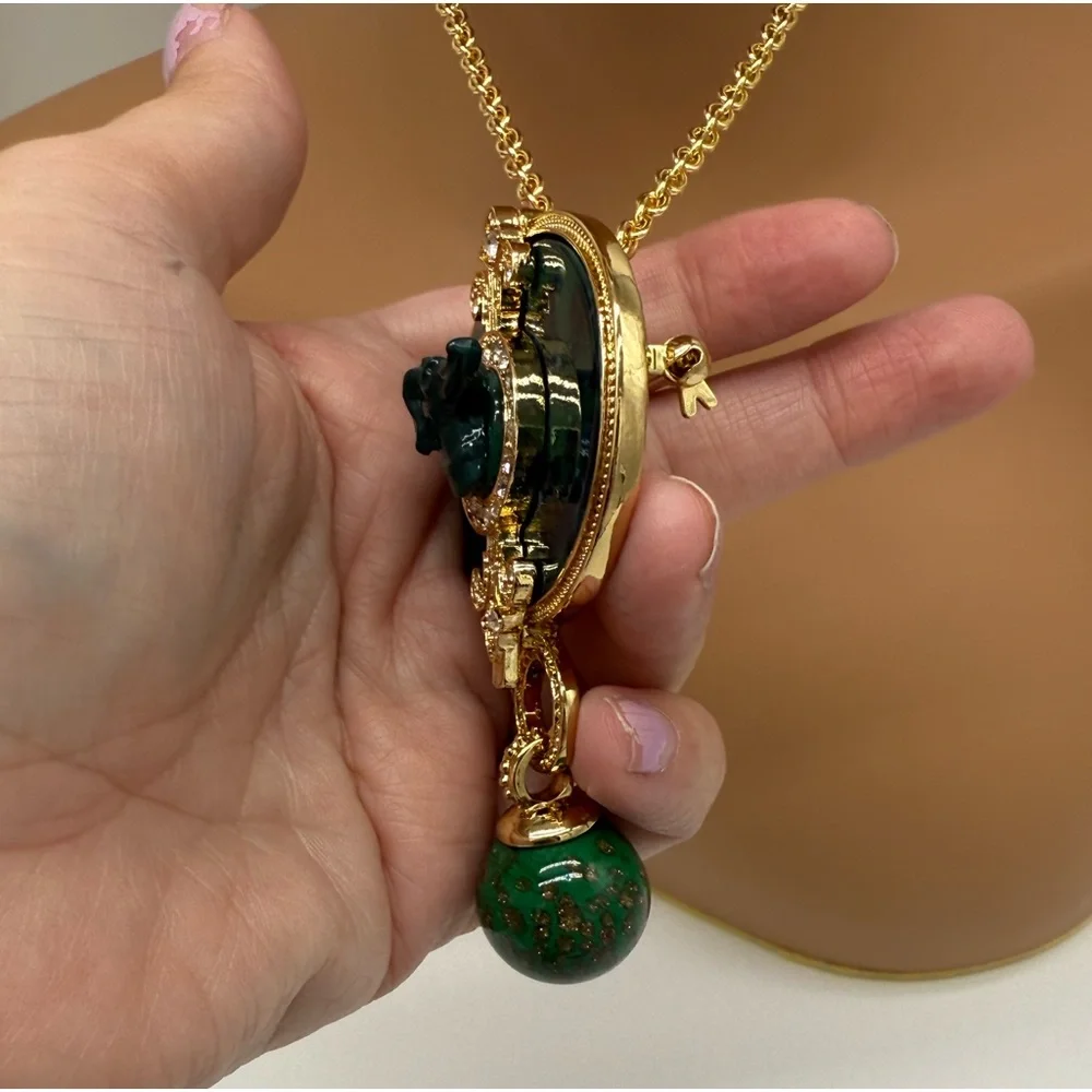 VINTAGE STYLE GREYHOUND GREEN AND GOLD PENDANT BROOCH NECKLACE_3